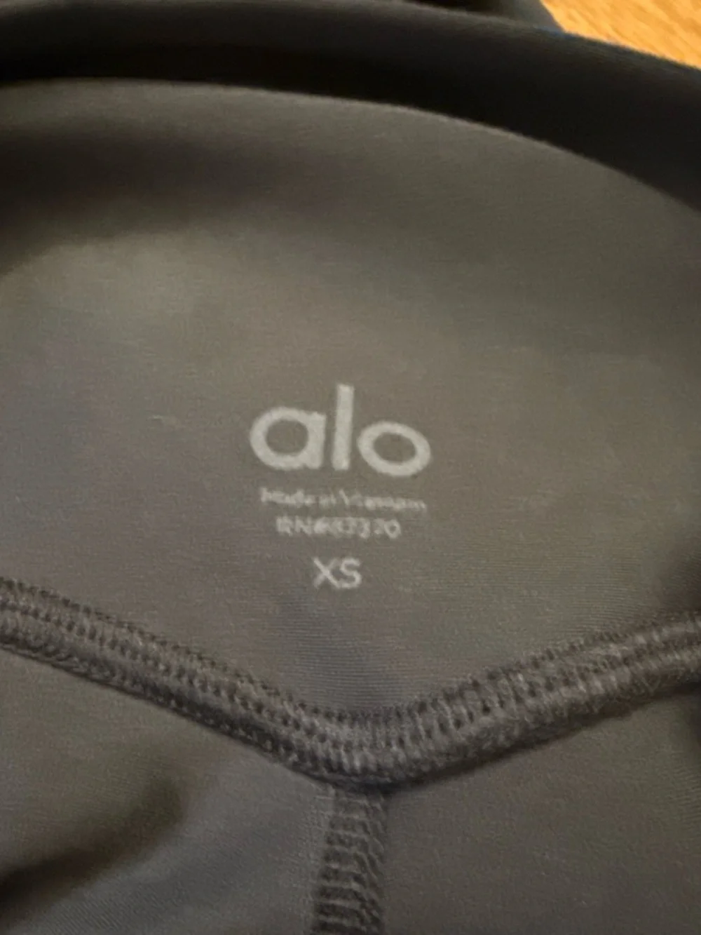 ALO Yoga Black High-Waist Leggings with Subtle Logo - Picture 3 of 3